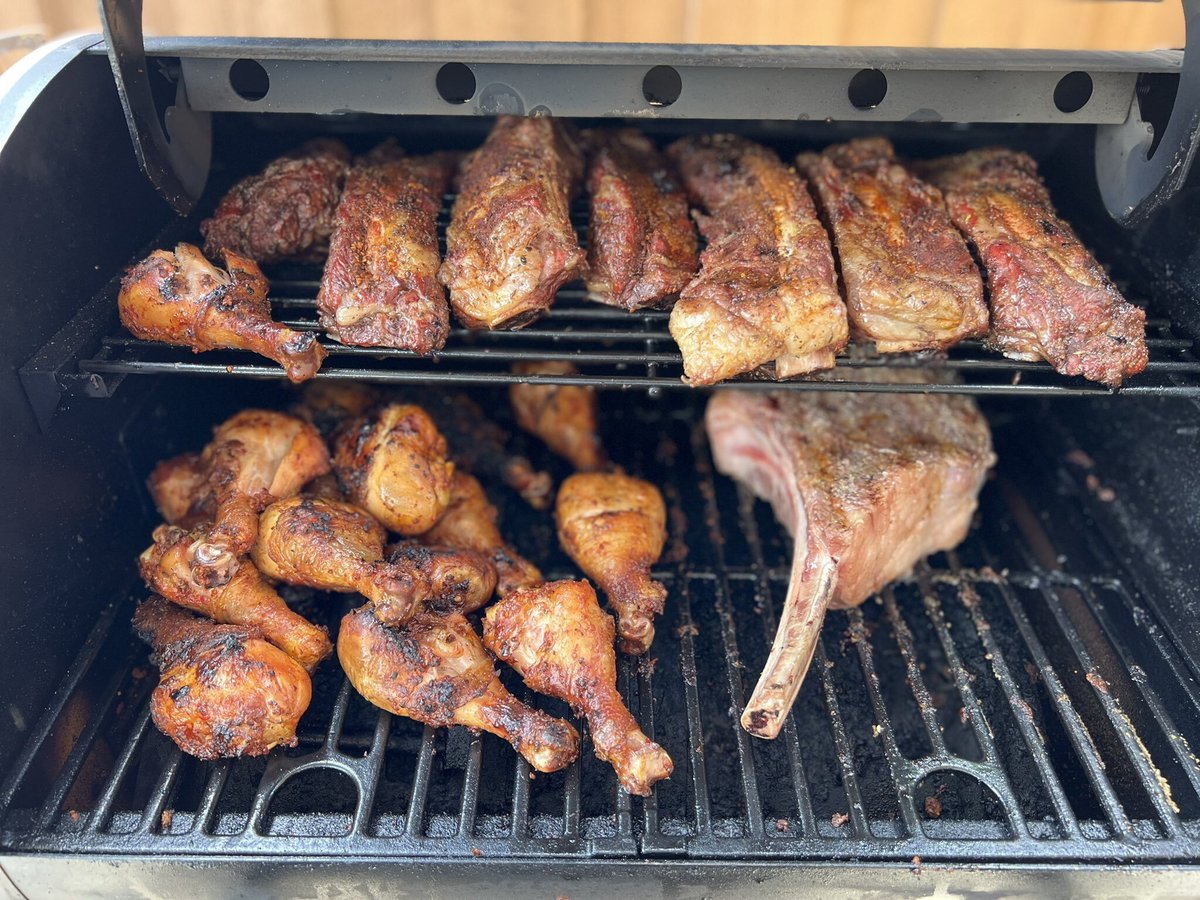 'Can you ever have too much meat?' - @vandmtravels 

Well, what do you think? Comment 👇
.
.
.
#LouisianaGrills #PelletGrill #PelletGrilling #WoodPellet #BBQ #Barbecue #BBQTime #BBQMaster #Ribs #Steak #Wings #SmokeFlavor #OutdoorCooking #FullGrill #TGIF