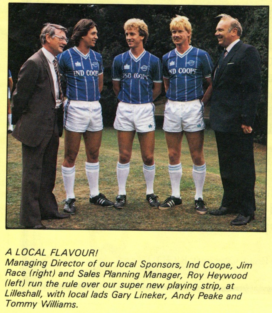 LCFCprogs's tweet photo. #RandomLCFC ๐ฆ
Summer 1983: Glamour and glitz as the club catches supporters on the hop with an all-expense spared kit launch at a Lilleshall training camp...
#LCFC @GaryLineker #AndyPeake #TommyWilliams #IndCoope ๐บ https://t.co/pxnXS29sME