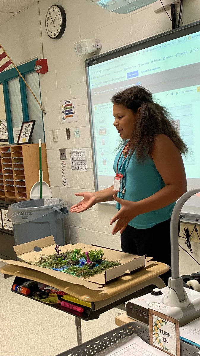 danielle_kins's tweet photo. Students showed off their creativity today and presented their social studies projects! 💚 #WeLoveMTE @MiltonTerrace #BSCSD https://t.co/hYeRWFlZBW