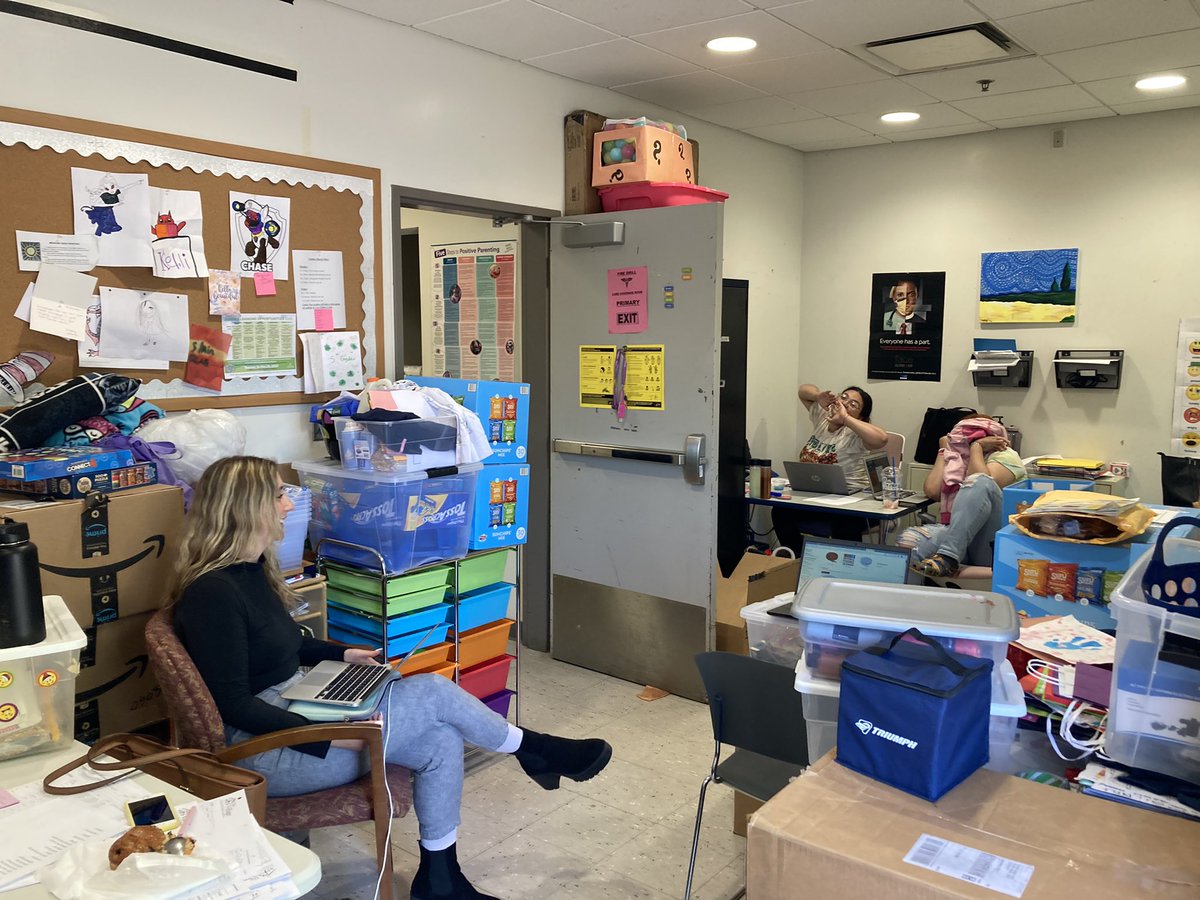 sandhartford's tweet photo. We’ve been SOARing together! #partnerships #boxguitars #swag #auctionlunch @DeniceG84 @TheVillage_CT @PrincpalHeredia https://t.co/I9NpVUIZy1