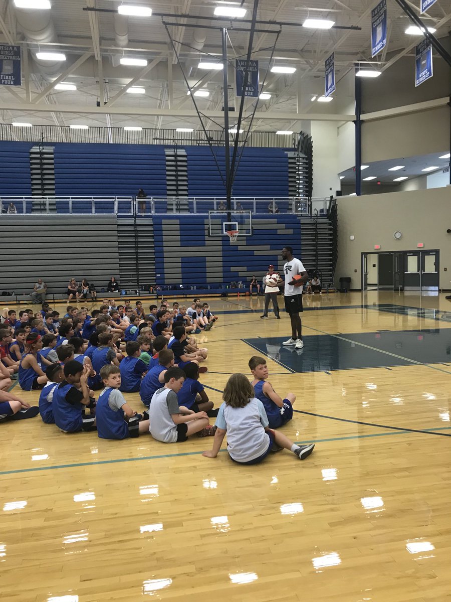 Thanks Glenn ⁦<a href="/GRIII/">Glenn Robinson III</a>⁩ for coming to camp and talking to our kids