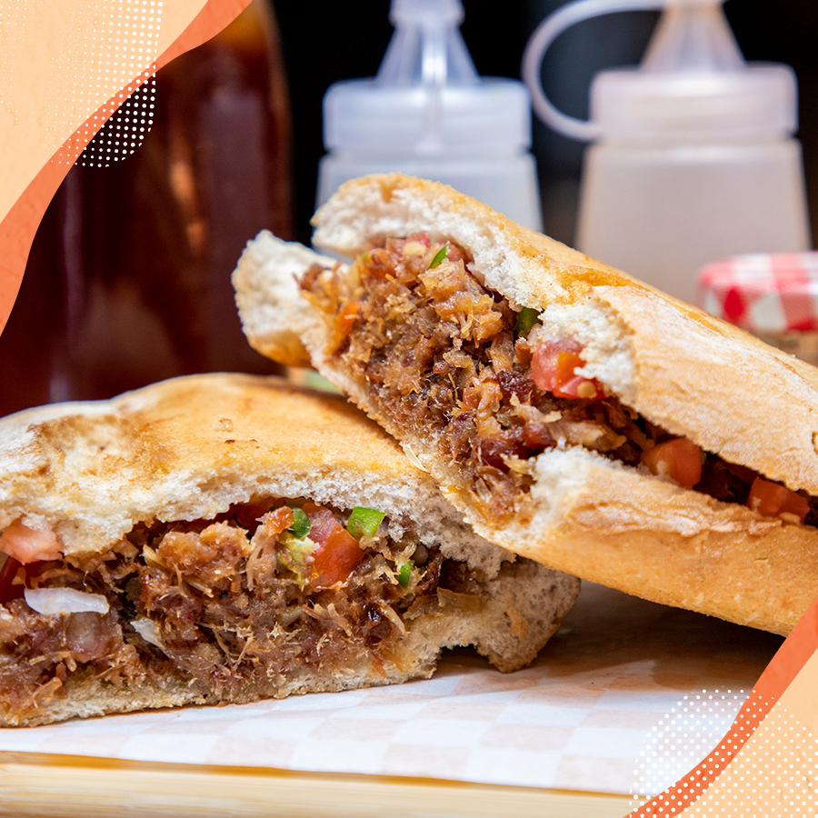 mercadoromaMX's tweet photo. El especial de la #Ciabatta es esta ciabatta de achicalada… si aún no sabes qué es, ¡tienes que venir a probarla!🥙

#mercadoroma #ciabatta #foodie #panreal #focaccia #coffeeshop  #artesanal #pan #foodphotography#bread #queso #goodmorning #dondeir #bakery #photographyofthefood https://t.co/cfT5oPKdJi