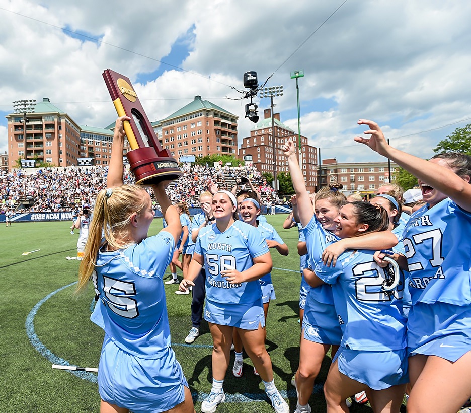 FOS's tweet photo. The NCAA Women's Lacrosse Championship between UNC and Boston College was the most-watched women's college lacrosse game on record 🥍

➖ 428,000 viewers on ESPN
➖ 592,000 peak viewers https://t.co/s1KM7fZuUP