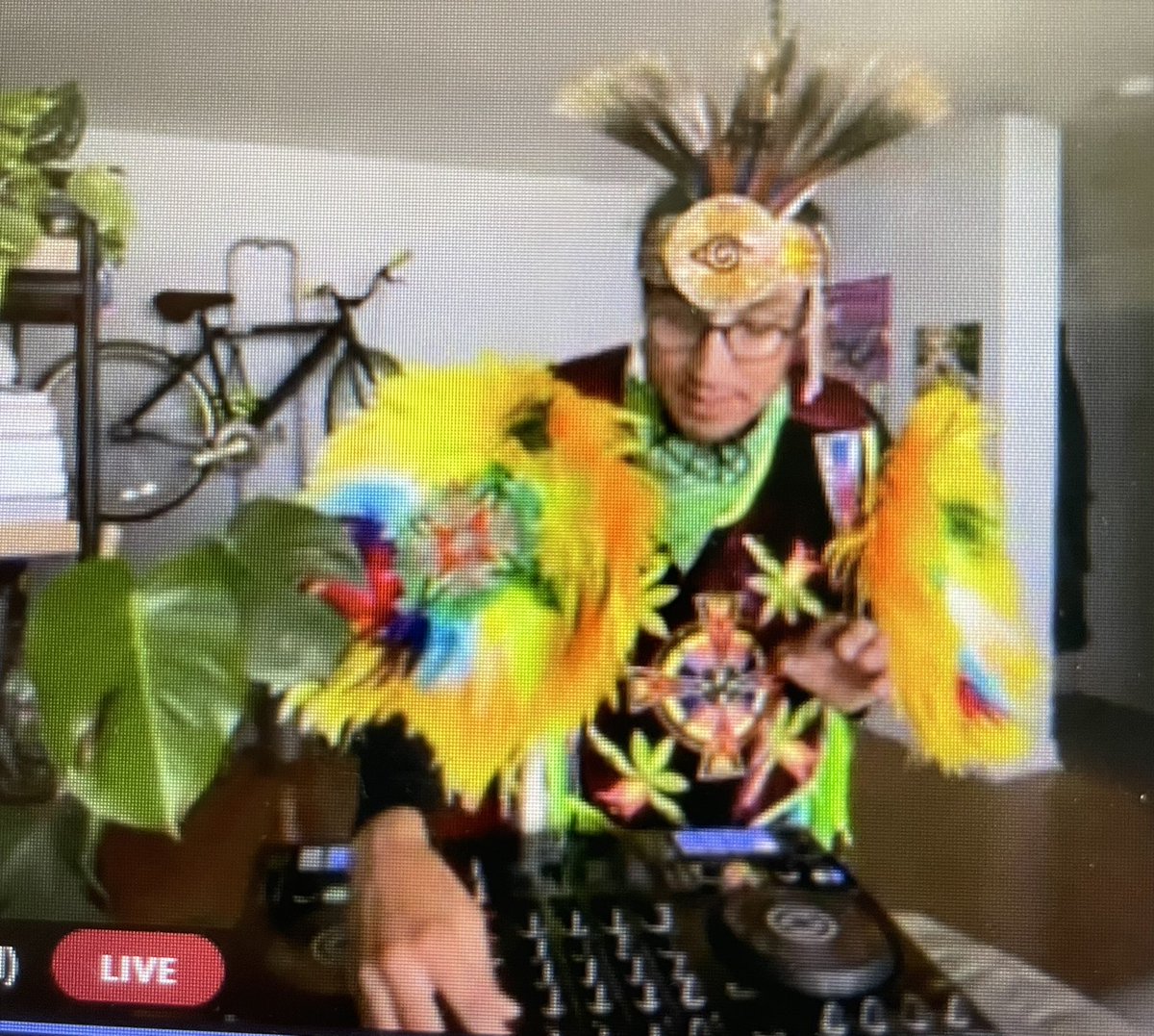 Wow! That was some energy from Classic Roots today! This Anishinaabe artist brought together traditional fancy dance and modern beats to create an upbeat event that kicked off Indigenous History Month <a href="/BluewaterDSB/">Bluewater DSB</a> #IndigenousHistoryMonth