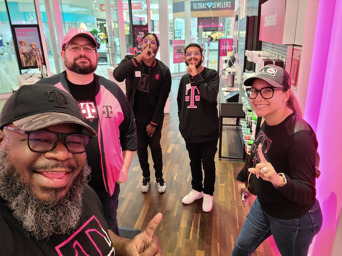 'Leaders think and talk about the solutions. Followers think and talk about the problems.' — Brian Tracy #serventleadership #TMUS #FTLSTitans #FlSouth @je101600 @pattyc101 @cjgreentx