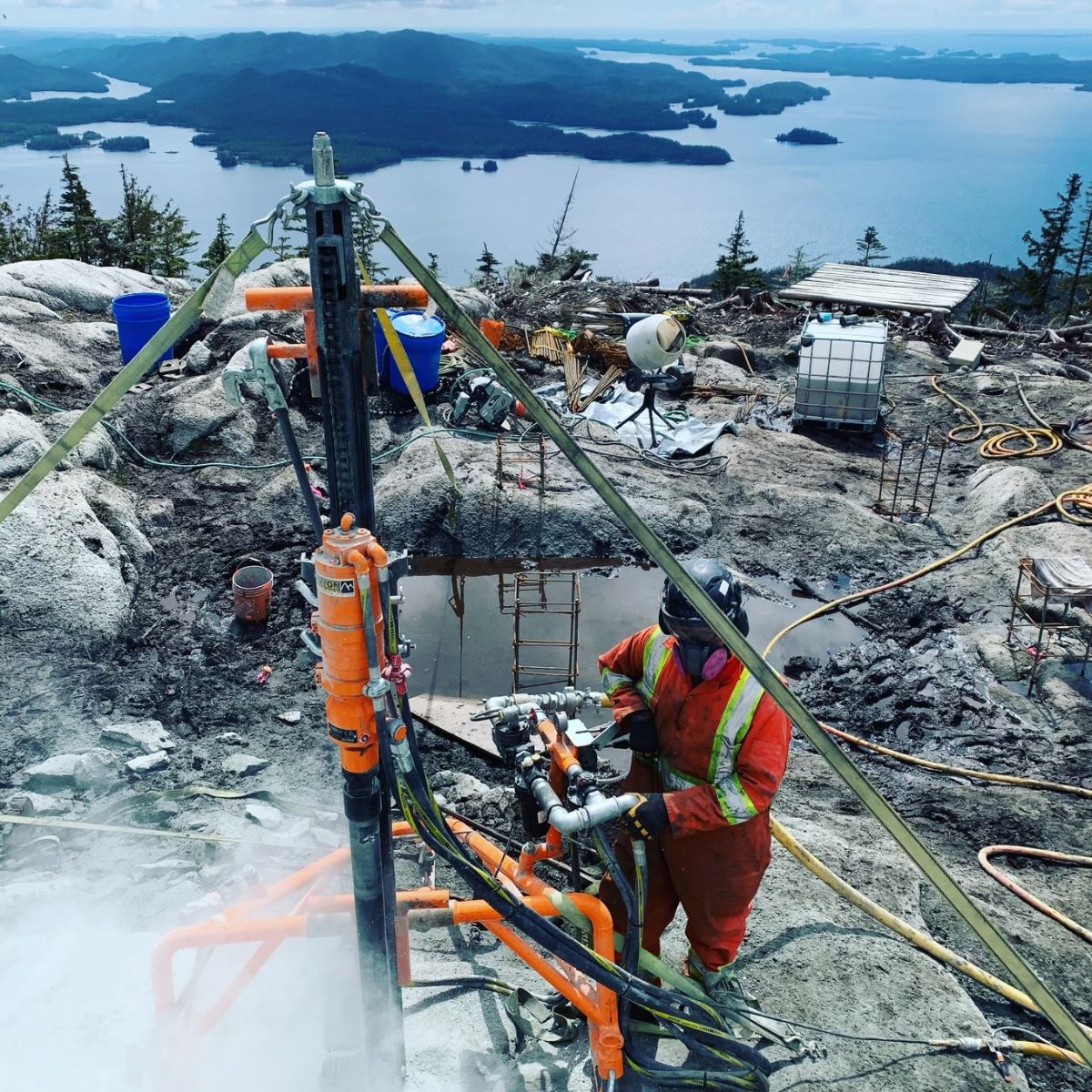 PinnacleDP's tweet image. This impressive photo was sent to us by #MountainTechnicalCanada, who work on building radar towers in a remote location in central BC. Provided products such as #DTHBits,#DrillRods  &amp;amp; #DTHHammers help drill 4” holes 30’ deep through solid granite. Our products hard at work!