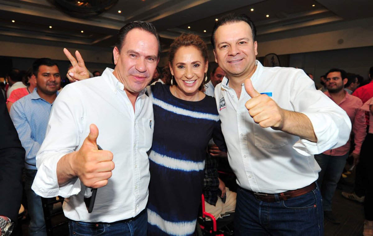 gina_campuzano's tweet photo. Aquí está el equipo que todos los días, de sol a sol, recorrió nuestra ciudad y todo el estado con mucho #OrgulloXDurango.
Ha sido una gran campaña y, estoy segura que con @EVillegasV y @josejoseantonio, lograremos grandes cosas.
¡Gracias por su confianza!
#VotaPAN 💙 https://t.co/adGG7HHrQN