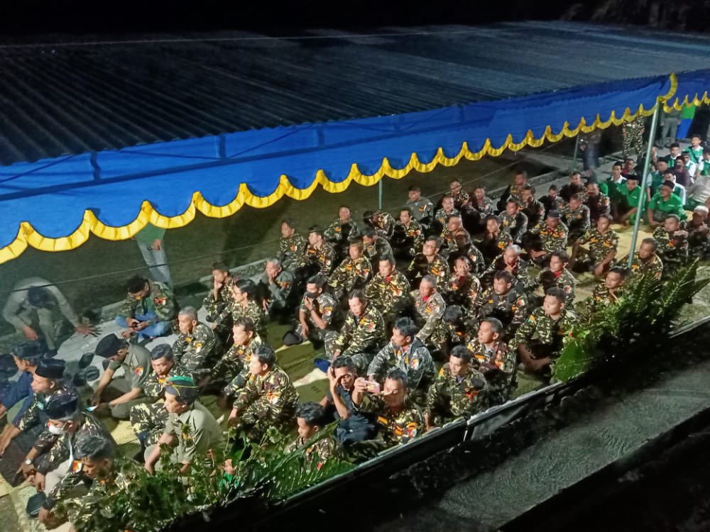 maarifinstitute's tweet photo. Sekitar 200 Banser Bantul ziarah ke makam Buya di hari ke 6 malam. Terima kasih atas doanya 🙏 https://t.co/zzKWViqjRf