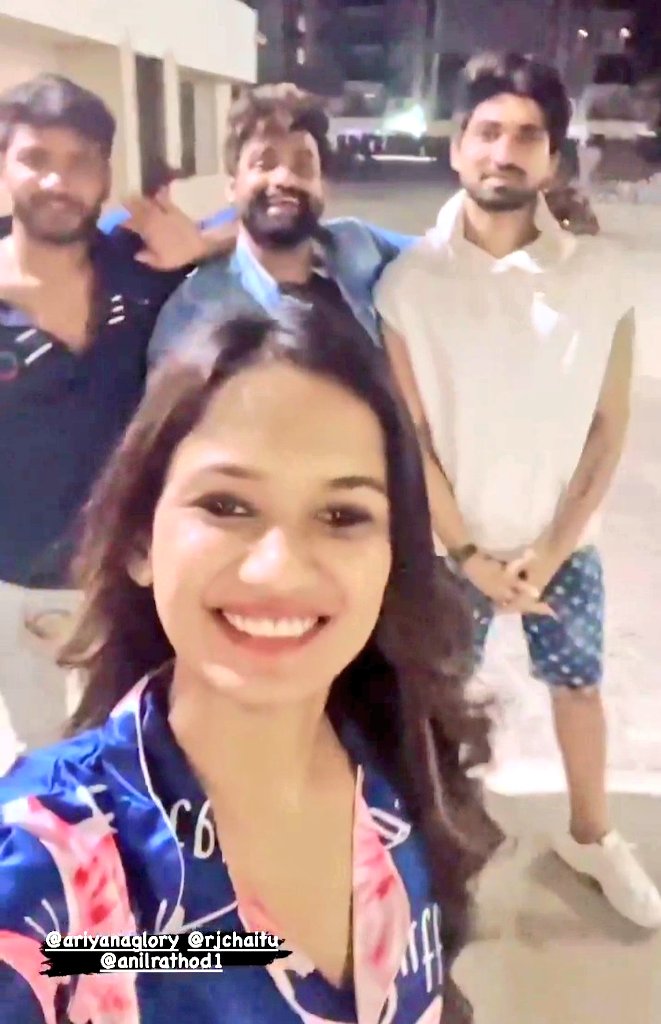 Gayathr53209851's tweet photo. #Anchorshiva

Happy Morning Shiva😍😍!!

Nice to see you guys again in one frame❤️❤️.

@anchor_shiva ❤️
@RJChaitu ❤️ https://t.co/n15xXHofdT