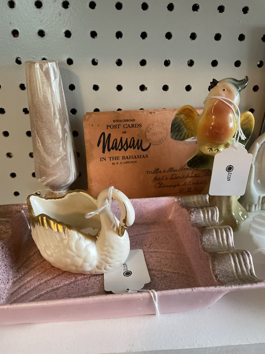 ErasShoppe's tweet photo. #erasshoppe moved to a larger spot in https://t.co/HEVTtjCRNa! More space means more room for new treasures! #vintage #antiques #supportsmallbusiness https://t.co/S65FMjvvfW