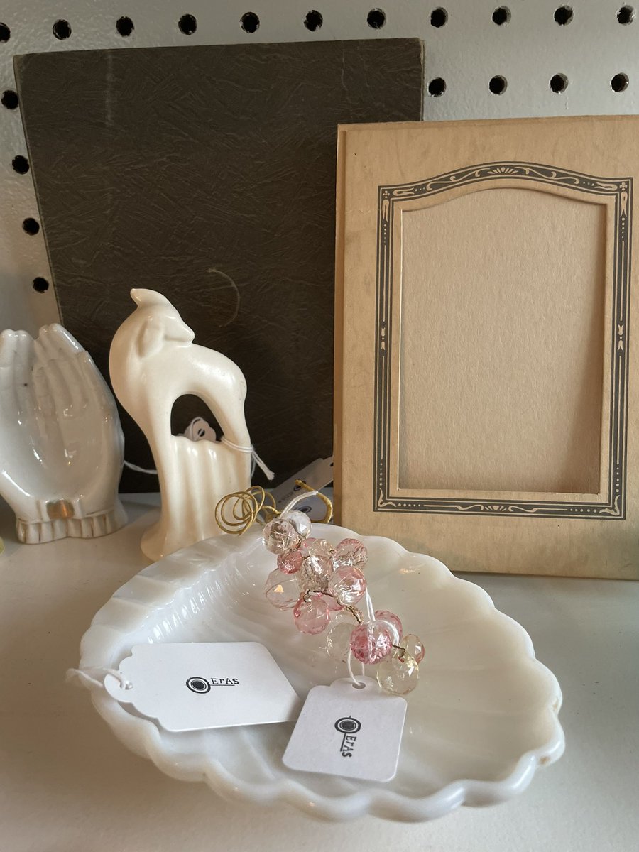 ErasShoppe's tweet photo. #erasshoppe moved to a larger spot in https://t.co/HEVTtjCRNa! More space means more room for new treasures! #vintage #antiques #supportsmallbusiness https://t.co/S65FMjvvfW