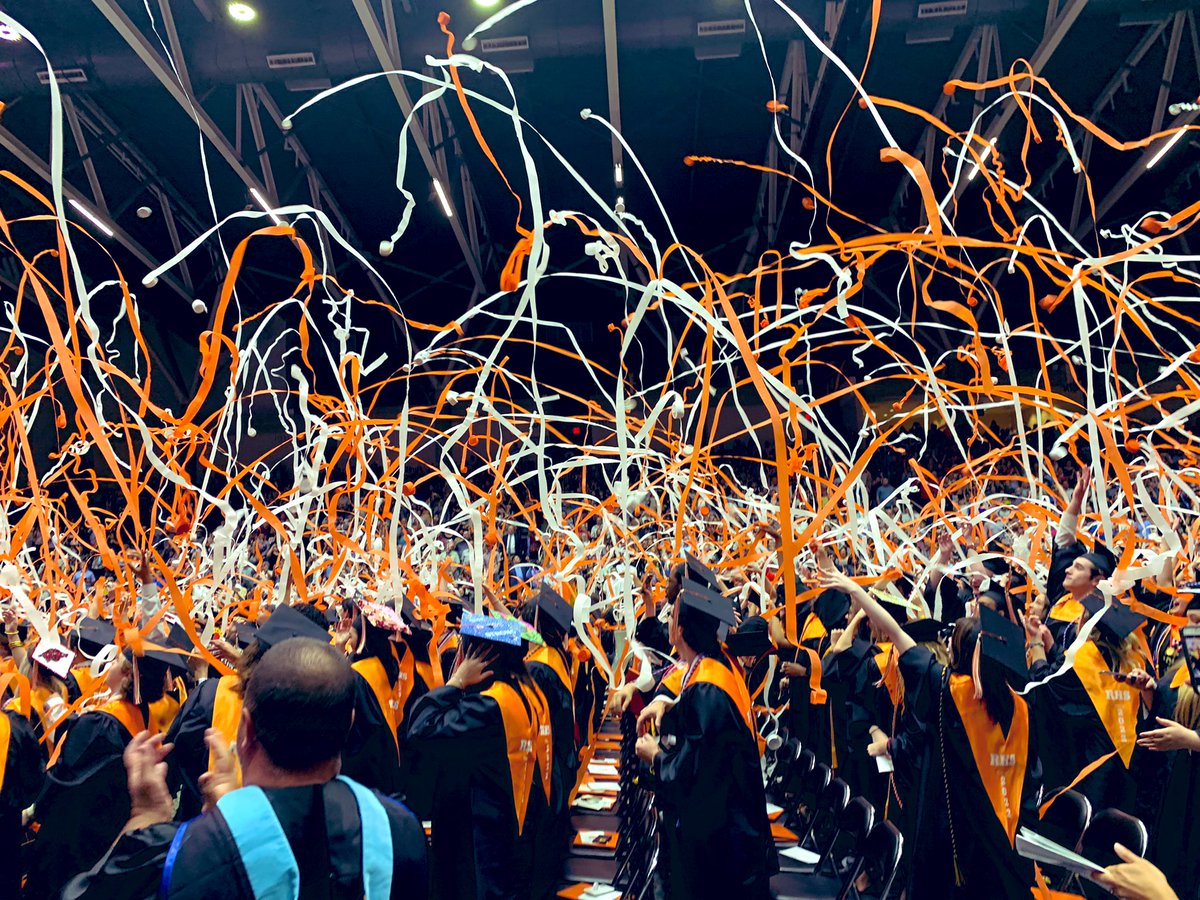 marypruittpugh's tweet photo. Congratulations to the @Rockwall_HS Class of 2022! 🎓🧡🖤 It was fun celebrating you tonight! 🎉 #loveclp #ourcommunityourkids https://t.co/x8bLeJ0vpB