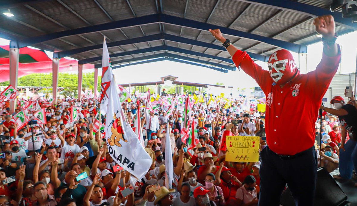 _AvilesAlvarez's tweet photo. Hoy culminamos nuestra campaña en la región de la Cuenca, la región que me vio nacer. Desde Tuxtepec decimos fuerte y claro: ¡vamos a ganar!
Vamos firmes rumbo a la elección de este 5 de junio. (1/2) https://t.co/dkota7oLrj