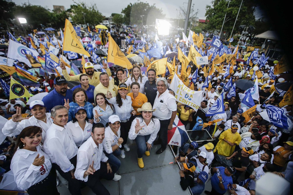 ¡Con lluvia y con sol este equipo es el mejor! 🤜🤛 Cerramos nuestra campaña en #Cancún con todo el ánimo para ganar. Una campaña de propuestas, con valor y valores, coraje y con la valentía que nos caracteriza a las y los quintanarroenses. El 5 de junio vota 🗳️ #LauraGobernadora