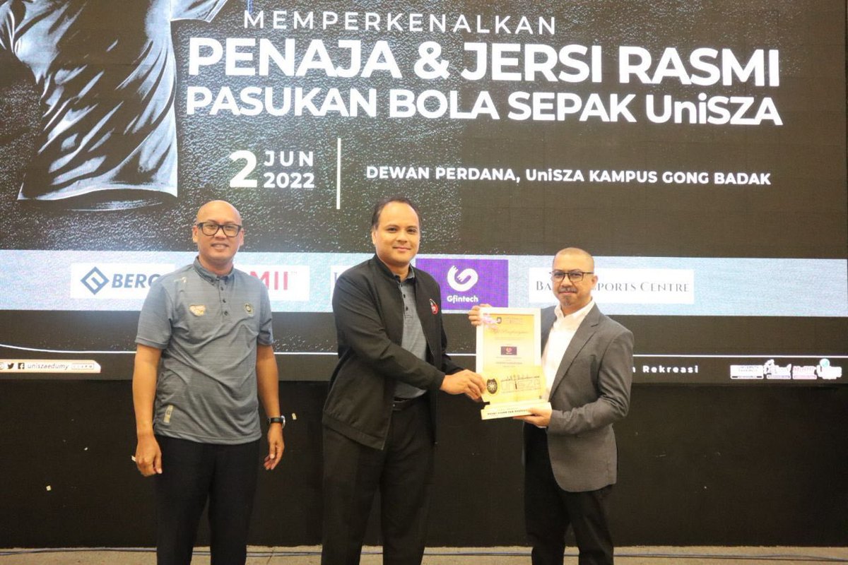 gfintechnet's tweet photo. GFintech is present at UniSZA Football Team Official Sponsors and Jerseys Ceremony. We become the main sponsor for the team. @uniszaedumy 
#gfintech #blockchain #defi #unisza https://t.co/yWFsVb5wPx