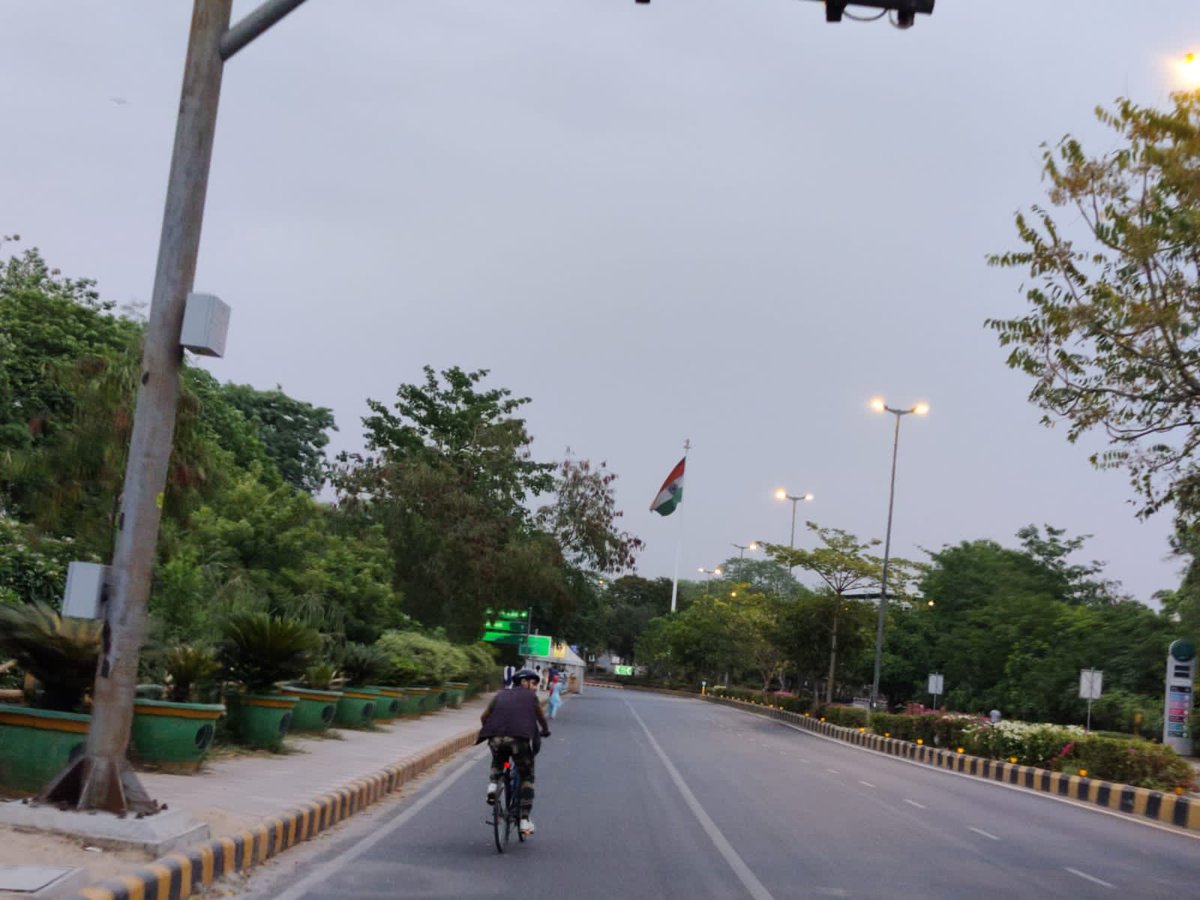 NoteAnu_'s tweet photo. Just as it is said right here✅
साइकल अपनायें जीवनको ख़ुशहाल बनायें
#CYCLINGIsLikeTheOXYGENForTheSOUL #WorldCycleDay #3rdJune2022 @YASMinistry @ianuragthakur @Anurag_Office @NisithPramanik @NisithOffice @pibyas @PMOIndia @pankajsinghips #CycleWithNSS @_NSSIndia @BSF_Kashmir 33Bn https://t.co/0qDspHtJSD