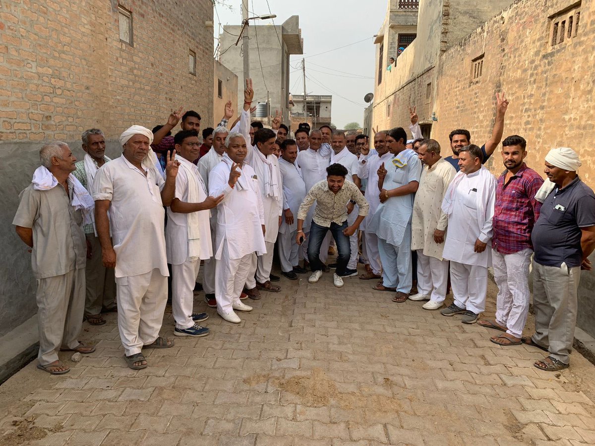 jjpuchana's tweet photo. जजपा नगरपालिका चेयरमैन उम्मीदवार श्री अनिल शर्मा जी हर एक आदमी से मिलकर वोट की अपील करते हुए...
चेयरमैन नहीं आपका भाई आपका बेटा बनकर काम करेंगे अनिल शर्मा जी...
#Vote_Support_Elect https://t.co/1J8LOvtyVj