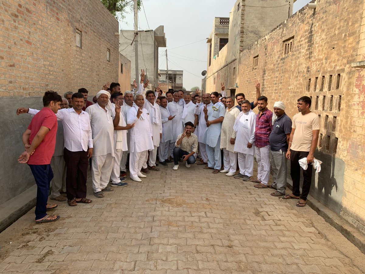 jjpuchana's tweet photo. जजपा नगरपालिका चेयरमैन उम्मीदवार श्री अनिल शर्मा जी हर एक आदमी से मिलकर वोट की अपील करते हुए...
चेयरमैन नहीं आपका भाई आपका बेटा बनकर काम करेंगे अनिल शर्मा जी...
#Vote_Support_Elect https://t.co/1J8LOvtyVj