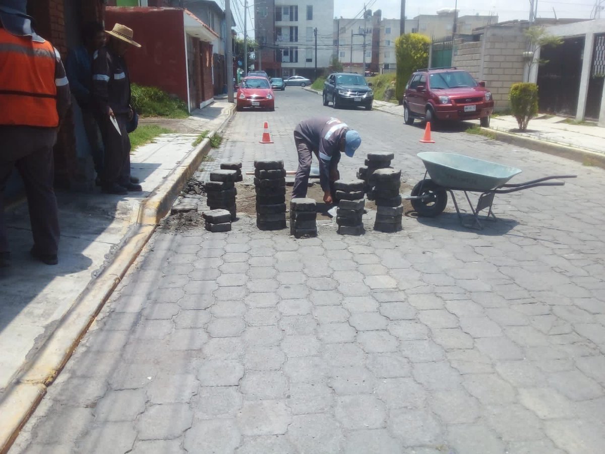 ObrasPublicas22's tweet photo. Bacheo con adocreto.
📍Josefa Ortiz de Domínguez entre Moctezuma y Vicente Guerrero, Barrio de Coaxustenco.
#JuntosJalamosMejor https://t.co/18oy14IYAT