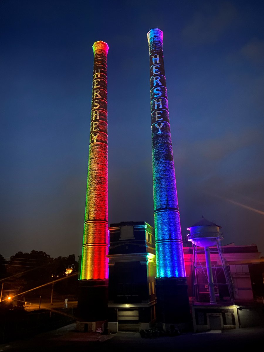 HersheyCompany's tweet photo. Showing our Pride far and wide.🏳️‍🌈

Employees gathered at our company headquarters in Hershey, Pa tonight to light up the iconic stacks and celebrate #PrideMonth. https://t.co/e2CoXzCZ0M