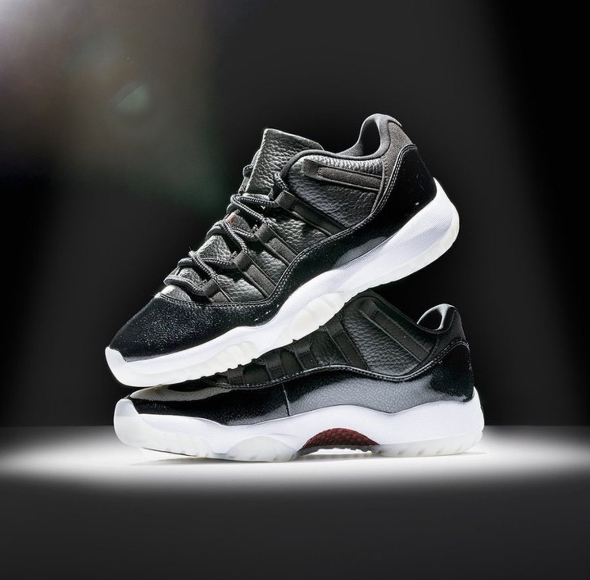 snkr_twitr's tweet image. Restocking tomorrow at 7am PT/10am ET via DSG 

Jordan Retro 6 ‘White/Midnight Navy’
-&amp;gt; bit.ly/3w448W1

Jordan Retro 11 Low ‘72-10’
-&amp;gt; bit.ly/3GMlDxW

*Links live once queue begins 

#AD