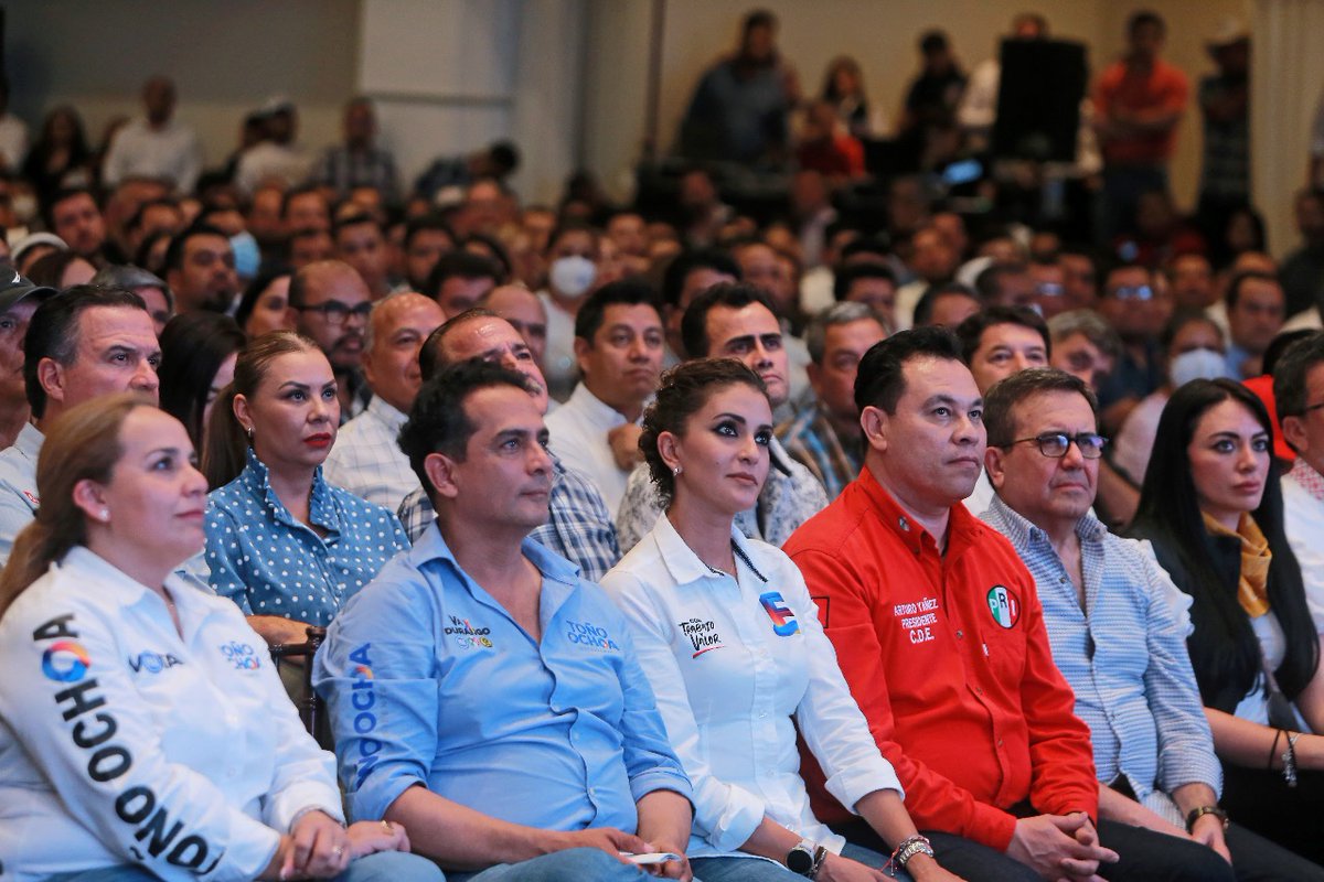 yanez_arturo's tweet photo. Es un honor formar parte de este equipo.
El #OrgulloXDurango nos une y hoy, somos una gran familia que va a defender nuestro estado y nuestra ciudad, #ConTrabajoYValor.
@EVillegasV será gobernador y @josejoseantonio, nuestro presidente municipal
#VaXDurango 🔴🔵🟡
#VotaPRI 🔴 https://t.co/Kq7bVWs9r1