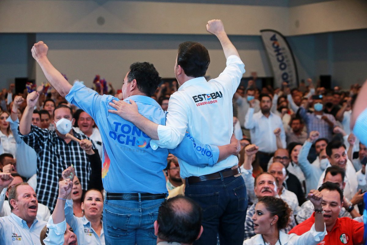 yanez_arturo's tweet photo. Es un honor formar parte de este equipo.
El #OrgulloXDurango nos une y hoy, somos una gran familia que va a defender nuestro estado y nuestra ciudad, #ConTrabajoYValor.
@EVillegasV será gobernador y @josejoseantonio, nuestro presidente municipal
#VaXDurango 🔴🔵🟡
#VotaPRI 🔴 https://t.co/Kq7bVWs9r1