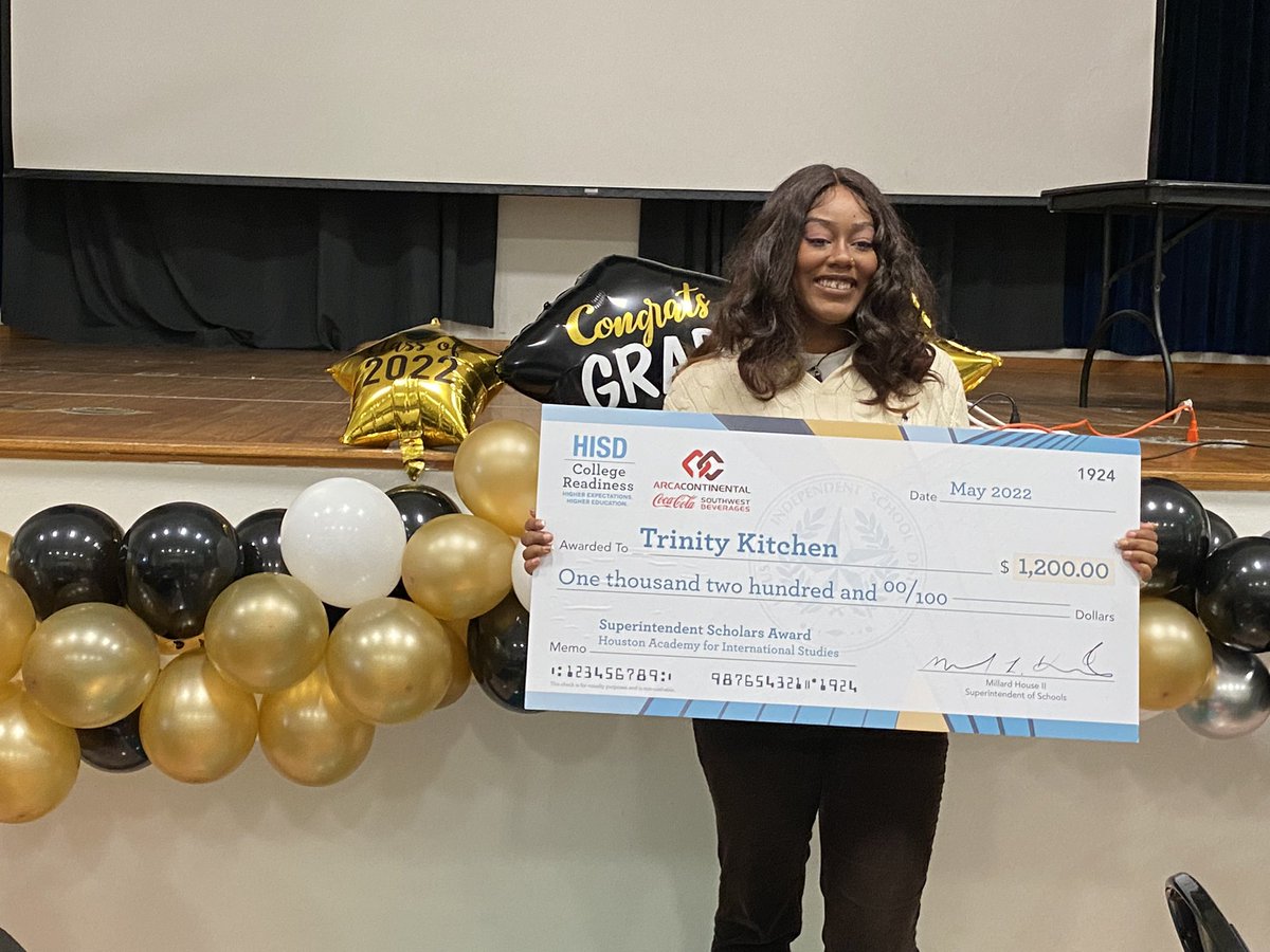 HAIS_ECHS's tweet photo. Congratulations to Trinity Kitchen recipient of the @HISDSupe Scholarship Award! https://t.co/QEmR71eRkt