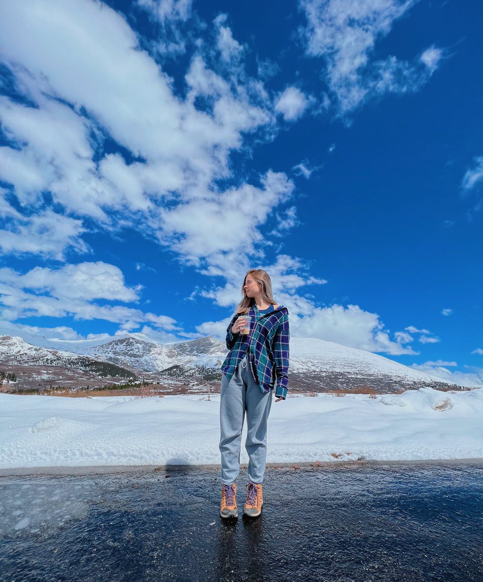 itsjuliaokk's tweet photo. legs are confirmed at 7 ft long https://t.co/Bbg1MMjYxE