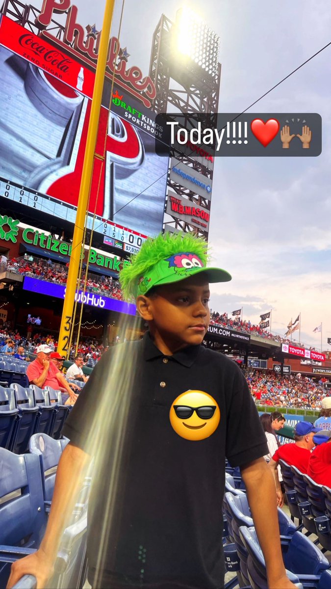 Sean_GQ's tweet image. His first Phillies game in 2016 and TODAY 😩🙌🏽❤️ #SameHat #Phillies