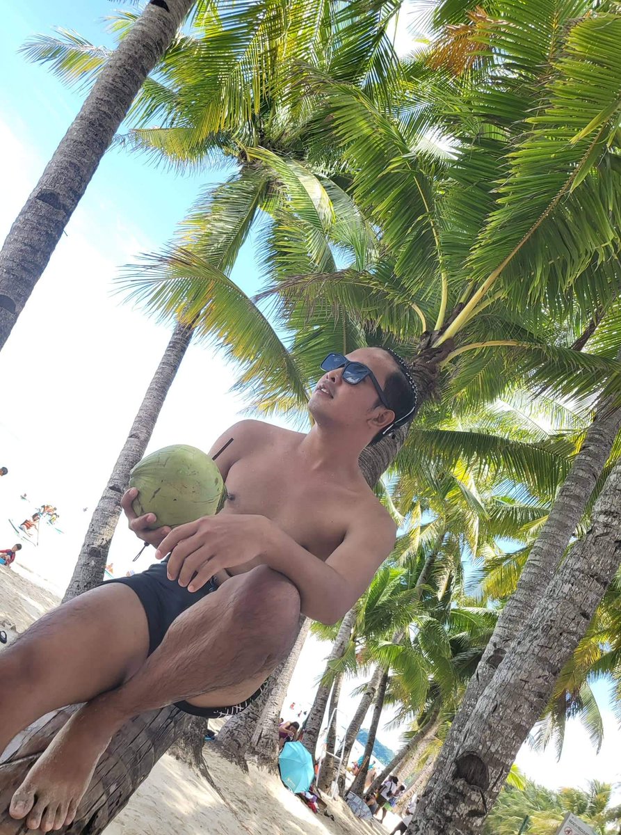 daetchristian's tweet photo. Tan skin: ) https://t.co/izys2JL3Lq