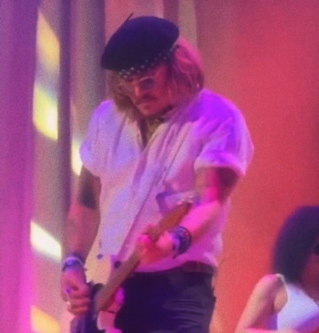 vaersac's tweet photo. Goodnight to happy Johnny Depp only. #JohnnyDeppIsInnocent #TruthWins #JusticeForJohnnyDepp https://t.co/en7DHHYS0p