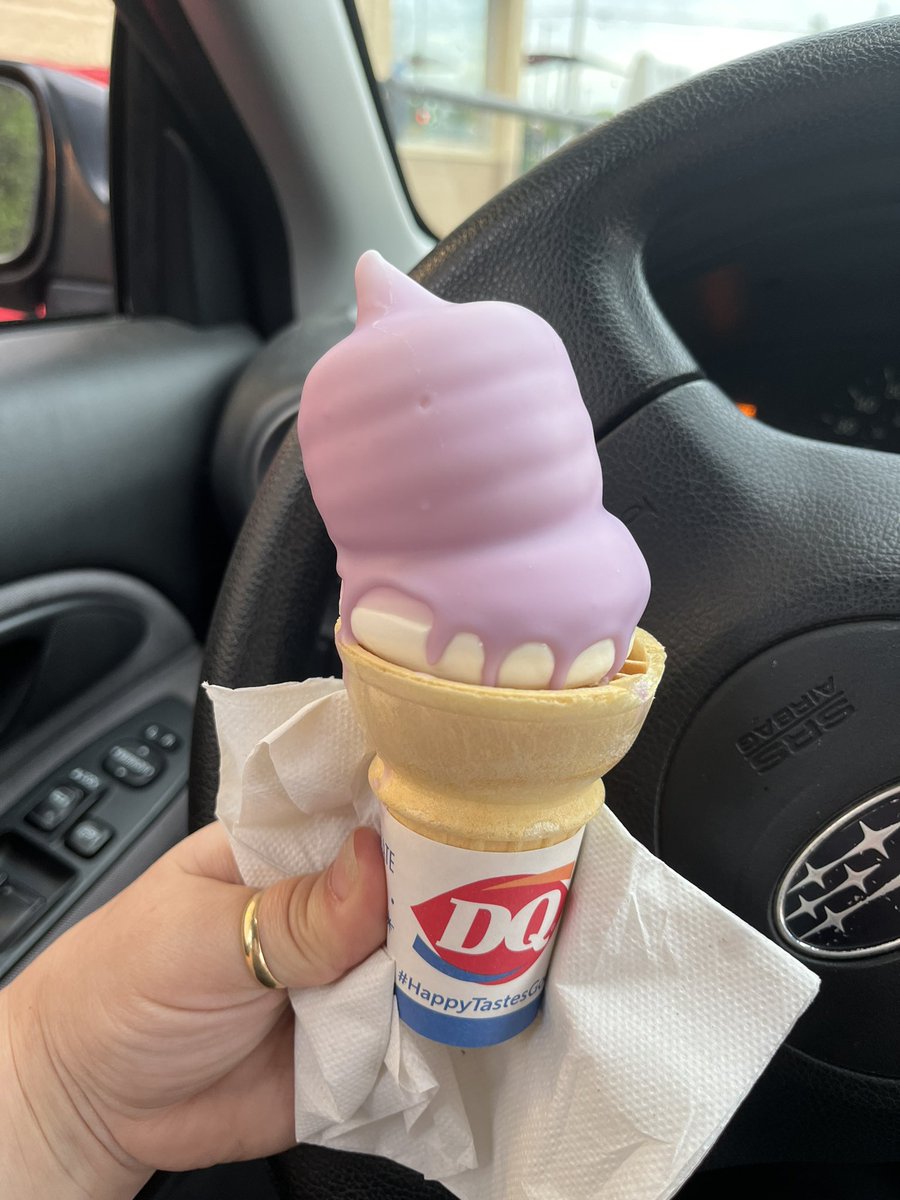 mandiedanielle's tweet photo. @DairyQueen please explain why my cone looked this terrible today. https://t.co/3eGutXwf1k