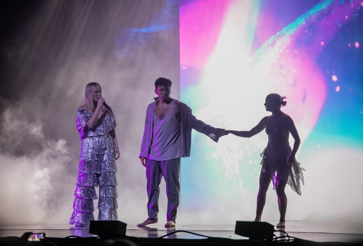 Bhanks1987's tweet image. @natashabdnfield you were fabulous to work with. Thanks for stopping in Evansville and allowing me to capture this fun tour! #maskedsinger #maskedsingertour