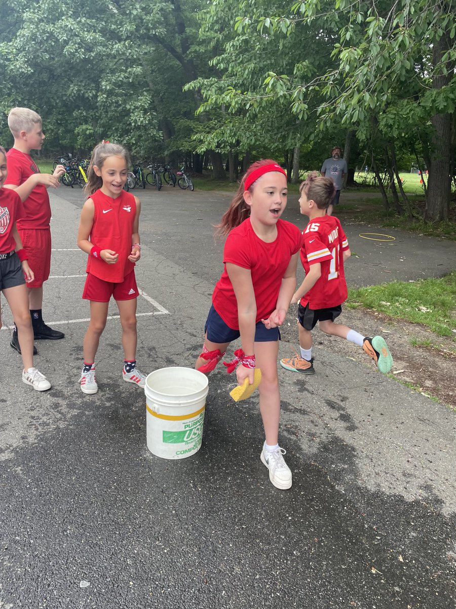 4MrsRussell's tweet photo. Sponge toss!! https://t.co/ggqZSpf6dE