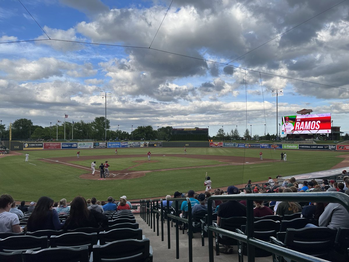 StadiumAaron's tweet photo. I am here at Dow Diamond, home of the High-A Great Lakes Loons, a Dodgers affiliate. Very underrated park that most people in Michigan don’t even know about, probably because it’s in the small town of Midland and people don’t realize the Dodgers have a farm team here. https://t.co/ddnDP0WJ1H