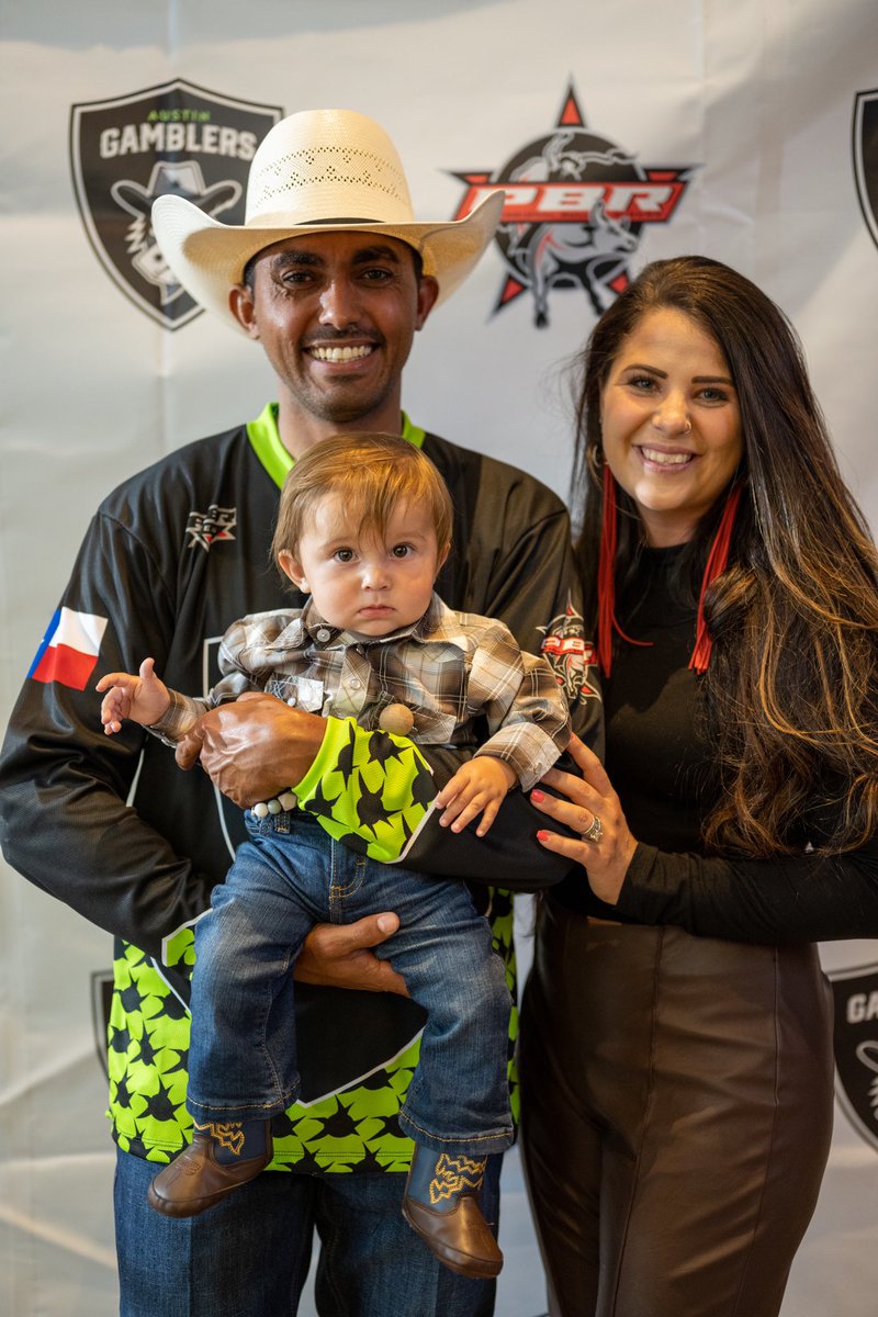 Austin_Gamblers's tweet photo. It's about family for Austin Gamblers rider Lucas Divino! Check out this sweet moment from the #PBRDraft.🤠

#ATXgamblers #DealMeIn #LetsRide #buckingbulls #cowboys #PBR #TeamSeries https://t.co/S8sPzGPctV
