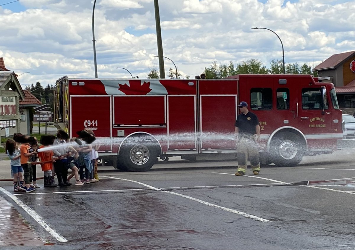 claregooutside's tweet photo. Walnut Park Kindergarteners, along with Foxy and Friends, toured the Smithers Fire Hall yesterday with Matt Herzog. Best field trip ever! @sd54BV @LyndaHenney #smithers https://t.co/yq0VO0LcHN
