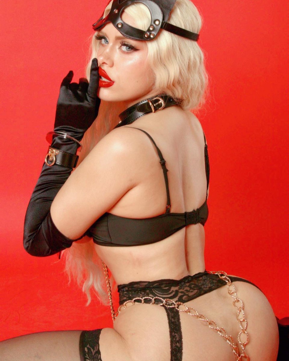 Carrielove_cosplay on X: Cual es tu favorita!?👀❤️😈  t.coWbGz9hCzS4  X