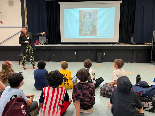 OakGroveSD's tweet photo. Last week, Assistant Superintendent Boles @aleeboles
visited the Indigo Program to share her family's immigration story from Korea. She shared photos, traditions and her language with several students on campus! 

#AAPIHeritageMonth #WeAreOGSD #AdvancingOGSD https://t.co/E66RiXf5Gi