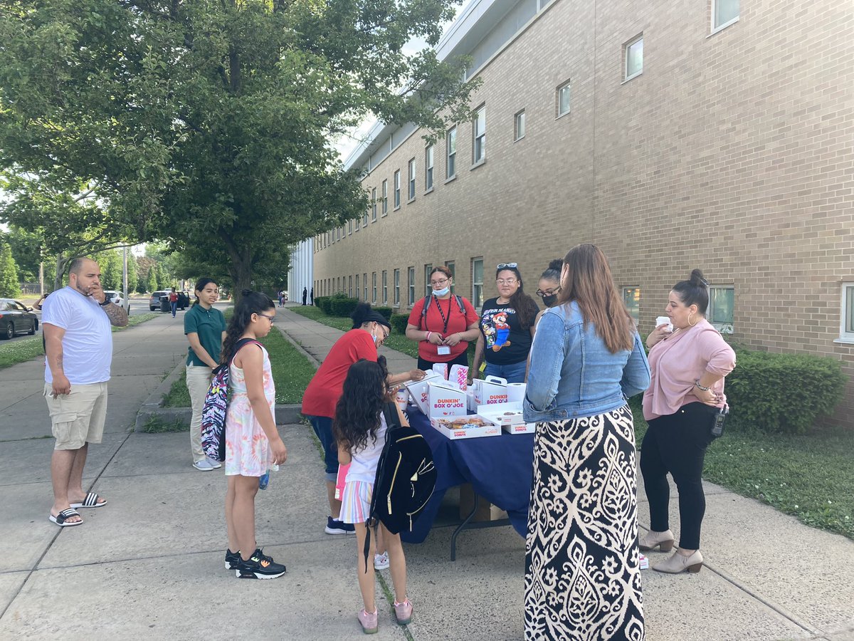 sandhartford's tweet photo. We’ve been SOARing together! #welcomebackdounuts #ToY #WednesdaySwagDay #5thgradepromotionforum @PrincpalHeredia #ourteamisit #WeAreHartford https://t.co/2BE07hLqKJ