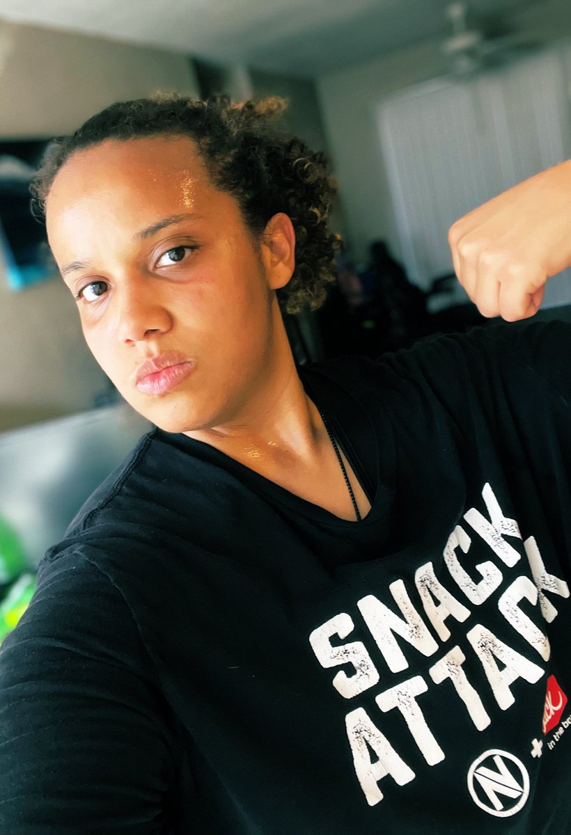 dreamcrazzy's tweet photo. 🎶 Sweatin like a hog, training like Goku
Not sure what we are singing but happy with progress! Still working on distance / time
Also, I took a couple of photos but instead of posting the one I liked I posted the one that made me laugh! 🥊lord I’m about to punch myself 🤭🤣 https://t.co/ETUMllnWxd