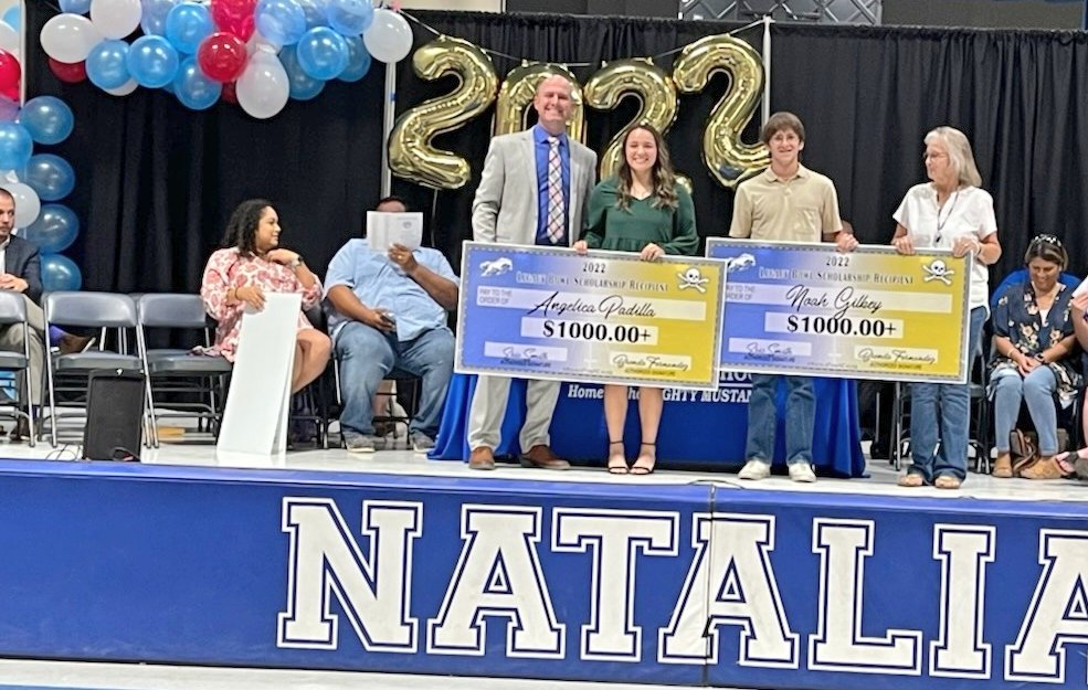 SouthTejas1984's tweet photo. Winner of the 2021-2022 Legacy Bowl #RivalsForACause for @Natalia_High are Angelica Padilla and Mr. Noah Gilkey! @1noahgilkey 
@NataliaSports 

Thanks for ALWAYS Representing Natalia with pride. Thanks for the awesome kids who applied! 💙🐎🏆☝️ https://t.co/UVn5MNqSh2