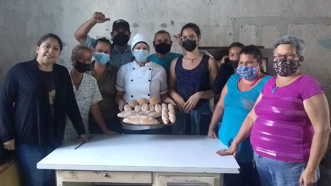 Siguiendo instrucciones del ciudadano alcalde se hace efectivo el convenio FEDES-Dirección de Educación-Alcaldía para formar a nuestro pueblo, a través de los cursos de costura, barbería y peluquería y panadería y pastelería. Seguimos Avanzando