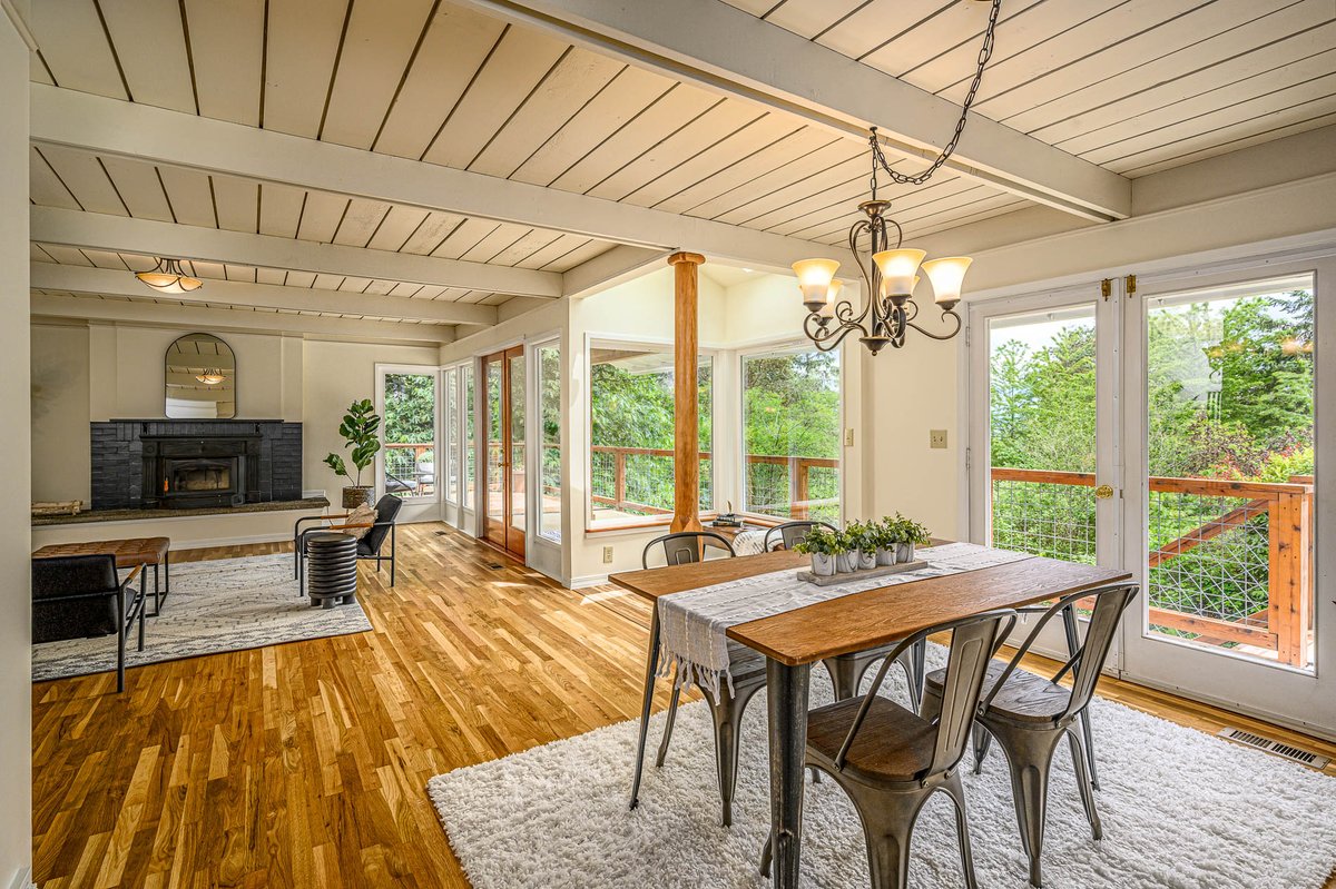Windermere_VMI's tweet photo. Lovely Northwest contemporary on a private ¾ acre site with peak views of the Sound and Mt. Rainier. 
Also, gorgeous hardwood floors. #seattlerealestate #realestate #seattle #seattlehomes #pnw #realtor #seattlewa
https://t.co/wkaJ2GcuT7 https://t.co/MJHeD7EAhw