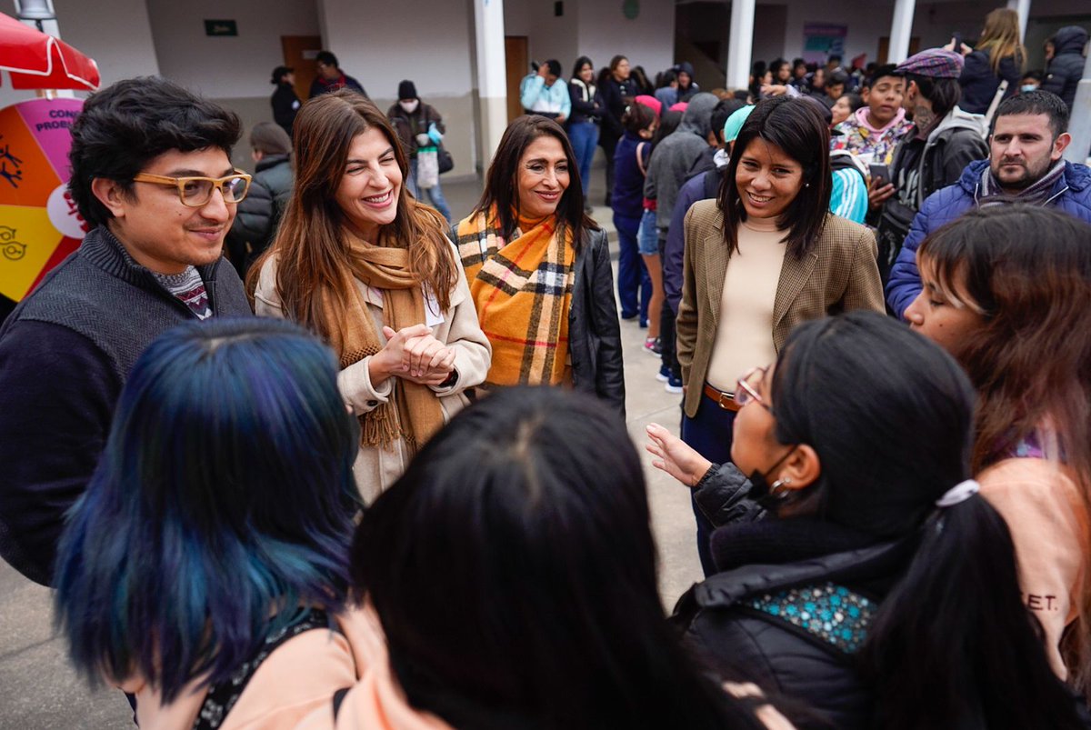 PrensaBettina's tweet photo. “Somos un municipio activo que trabaja codo a codo con la juventud. Tenemos capacitaciones y beneficios para acompañarlos. Reunir a tantos jóvenes que hoy pudieron acceder a servicios, programas e información es facilitarles herramientas para su inclusión laboral”, @RomeroBettina https://t.co/Y31JReYsZQ