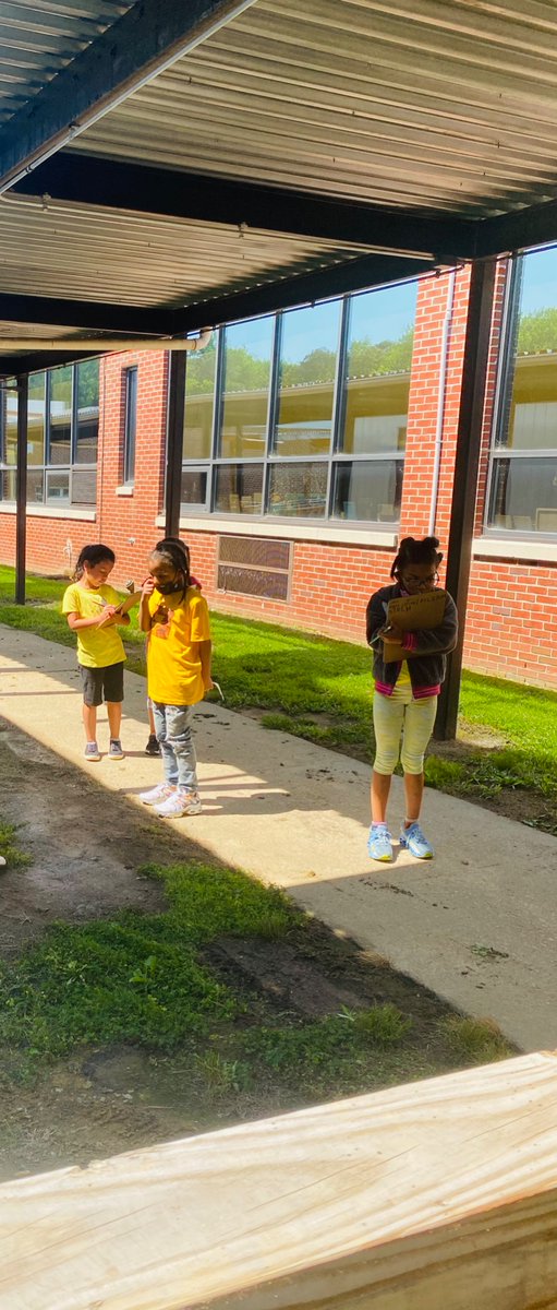 𝙼𝚜. 𝙷𝚊𝚛𝚛𝚒𝚜𝚘𝚗’𝚜 𝚌𝚕𝚊𝚜𝚜 𝚝𝚘𝚘𝚔 𝚊 𝚗𝚊𝚝𝚞𝚛𝚎 𝚠𝚊𝚕𝚔! 𝚆𝚑𝚒𝚕𝚎 𝚘𝚗 𝚝𝚑𝚎𝚒𝚛 𝚠𝚊𝚕𝚔 𝚜𝚝𝚞𝚍𝚎𝚗𝚝𝚜 𝚍𝚛𝚎𝚠 𝚙𝚒𝚌𝚝𝚞𝚛𝚎𝚜 𝚊𝚗𝚍 𝚠𝚛𝚘𝚝𝚎 𝚊𝚋𝚘𝚞𝚝 𝚠𝚑𝚊𝚝 𝚝𝚑𝚎𝚢 𝚜𝚊𝚠. 

#NNPSProud #LearningThroughExploration