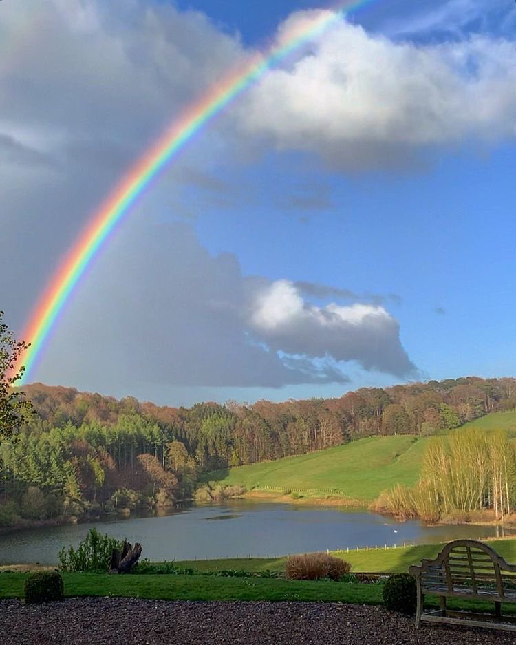 seokuva's tweet photo. beautiful rainbows 🌈⭐️ https://t.co/1svZWXWGqT