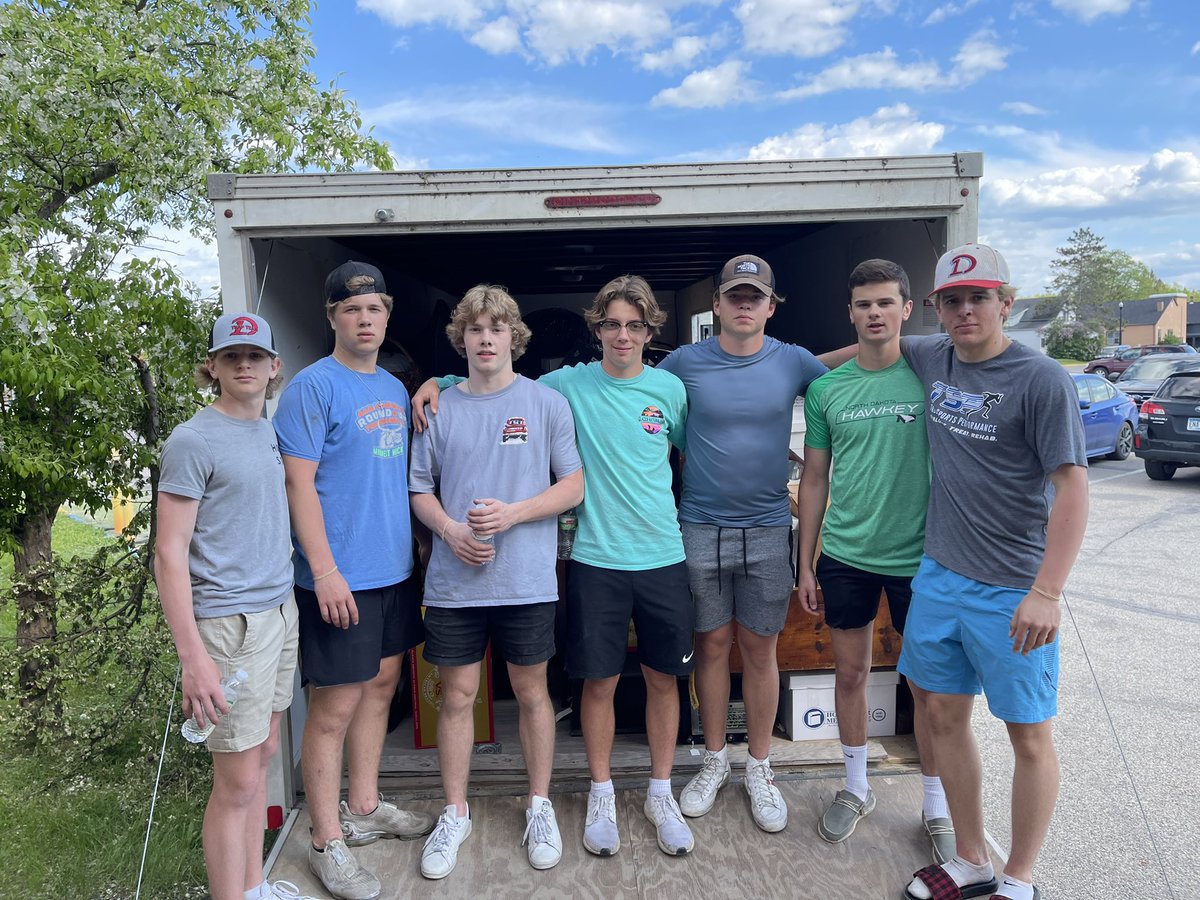 BeckerCtyMuseum's tweet photo. The #dlhshockey team stepped up and answered the call to preserve history with another trailer load tonight. They want to throw out a challenge to #dllakerhoops and #dlhsfootball to do the same. Thank you boys! #preserve #connect #explore #reimagine #sailsup https://t.co/nHI8sH5KRn
