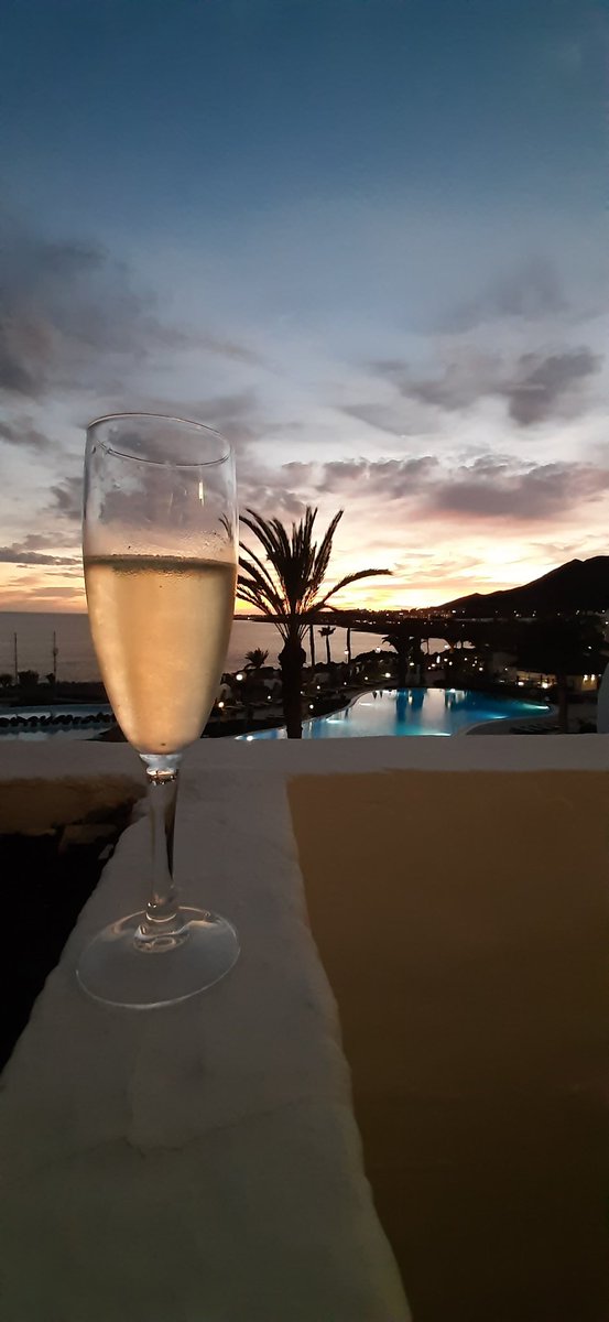 johnfrankIII's tweet photo. There are worse places to spend an evening reading. #Lanzarote https://t.co/2LsoEKsJs9